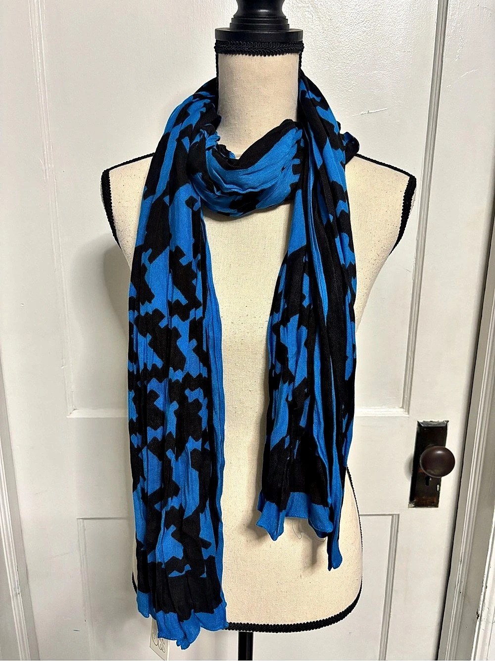 Crown & Ivy Abstract Print Rayon Scarf in Blue & Black NWT
